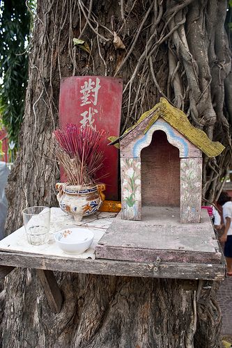 Garden Alter, Witchy Garden, Spirit House, Shrines Art, Meditation Garden, Home Altar, Sacred Places, Art Clay, Assemblage Art