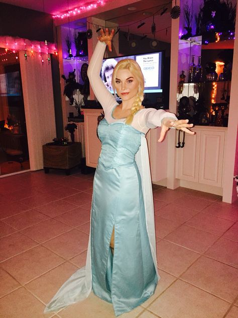 Elsa Frozen Adult costume! Elsa Adult Costume, Elsa Costume Adult, Frozen Makeup, Elsa Frozen Costume, Frozen Costumes, Elsa Costume, Frozen Costume, Elsa Dress, Dreamy Dress