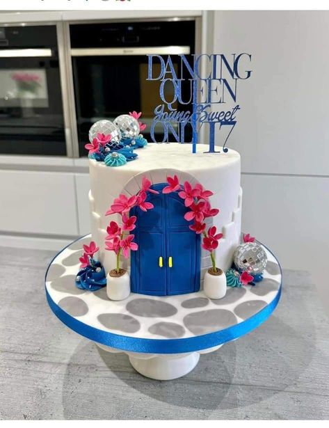 Greece Themed Cakes, Mamma Mia Table Decor, Greece Themed Party Decoration, Summer Birthday Cake, 17th Birthday Party Ideas, Mamma Mia Party, 17th Birthday Party, 17 Birthday Cake, Seventeenth Birthday