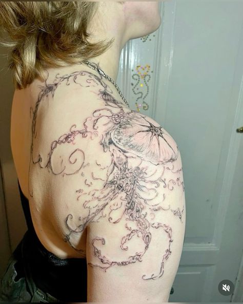 jellyfish tattoo #tattoo #art #jellyfish #tattooed Cute Tattoos Big, Princess Jellyfish Tattoo, Jellyfish Shoulder Tattoo, Mythical Tattoos, Trend Tattoos, Tattoo Jellyfish, Birthday Tattoo, Funky Tattoos, Jellyfish Tattoo