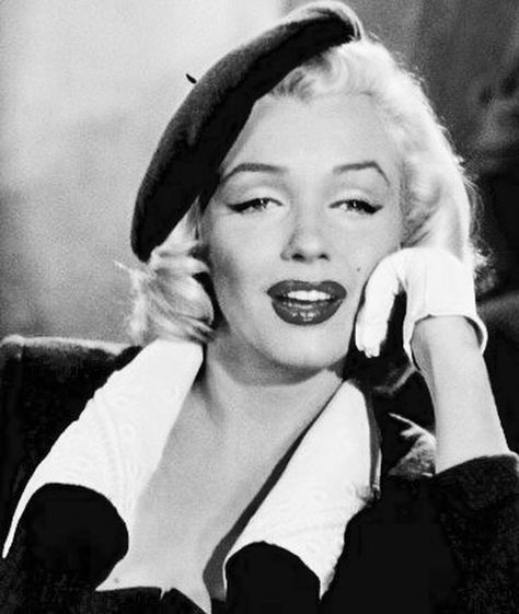 Marilyn Monroe.  From the Pinterest board of George Vreeland Hill.  #GeorgeVreelandHill Oud Hollywood, Danielle Victoria, Old Hollywood Fashion, Norma Jean Baker, Gentlemen Prefer Blondes, Mae West, Marilyn Monroe Photos, Marlene Dietrich, Norma Jean