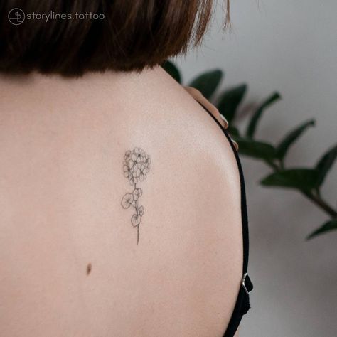 Geranium flower Geranium Tattoo Ideas, Geranium Tattoo Black And White, Geranium Flower Tattoo, Geraniums Tattoo, Discreet Tattoos For Women, Geranium Tattoo, Tattoos To Honor Mom, Cool Little Tattoos, Flower Tattoo Stencils