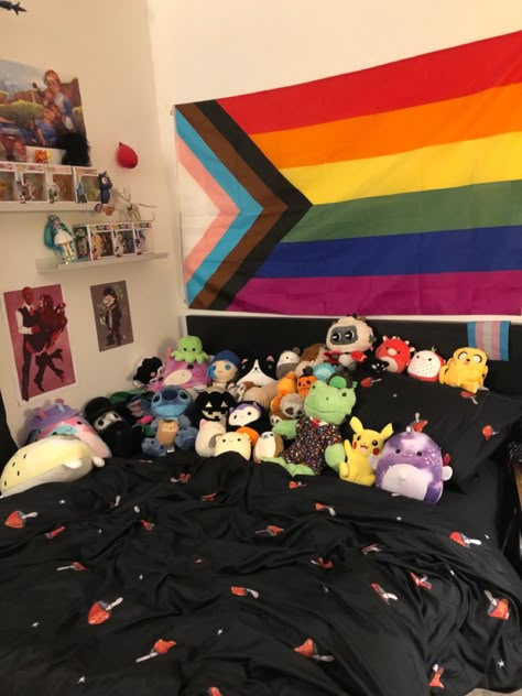 Undertale Bedroom, Cute Room Tour, Therian Bedroom Ideas, Therian Room Decor, Gay Room Aesthetic, Therian Room Ideas, Therian Bedroom, Bedroom Alt, Therian Room