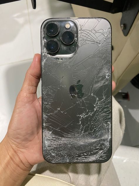 Iphone 11 Prank Picture, Broke Phone, Broken Iphone Screen, Cracked Iphone, Apple Store Gift Card, Broken Iphone, Fake Ft Call, Iphone Screen Repair, Broken Phone