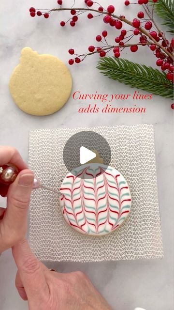 Mary Mansfield on Instagram: "Need a fun, quick and simple way to make impressive Christmas cookies? This ornament cookie (or bauble to some of you) uses one of my favorite techniques and it couldn’t be easier! Watch the reel for step by step instructions and tips! Cutter from @annclarkcookiecutters #cookievideo #cookiedecoratingvideo #cookiedecoratingtutorial #cookietutorial #ornamentcookies #christmascookies #royalicing #royalicingcookies #decoratedcookies #icingcookies #decoratedsugarcookies #cookiedecorating #cookiesofinstagram" Christmas Decor Cookies Ideas, Icing Sugar Cookies For Beginners, Royal Icing Christmas Ornament Cookies, Flooded Cookies For Beginners, Christmas Cookies Ornaments, Decorating Xmas Cookies, Stenciled Cookies Royal Icing, Decorating Christmas Cookies Tutorials, Ornament Cookie Decorating Ideas