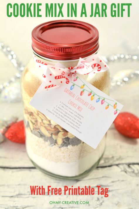 This Oatmeal Chocolate Chip Cookie Mix in a Jar makes the perfect cookies in a jar gift. An easy Christmas gift idea for friends, teachers and neighbors. OHMY-CREATIVE.COM #cookiemixinajar #giftinajar #masonjargiftidea #christmasgiftidea #recipesinajar Mason Jar Cookie Mix Recipe, Cookie Mix In A Jar Recipe, Mason Jar Cookies Mix, Cookie Mix In A Jar, Jar Mixes, Cookie Mixes, Cookies In A Jar, Jar Cookies, Gift Jars