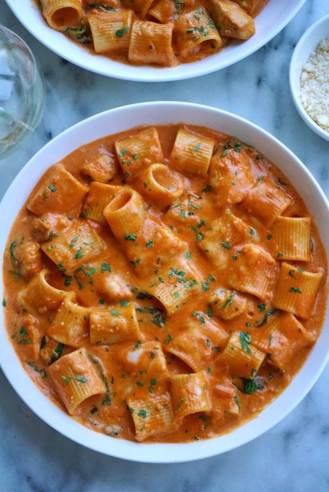 Difficulty Level: EasyTotal Time: 30 minutesServing Size: 2-4 servingsIngredients: • 1/2 lb. rigatoni or other short pasta • 1/2 lb. chicken breast tenders • 4 tbsp. extra virgin olive oil • 1/2 shallot, finely chopped • 4 garlic cloves, minced • 6 oz. tomato paste • 1/2 tsp. salt • 1/4 cup vodka • 1 cup heavy cream • 1/4 cup Parmigiano Reggiano, finely grated • 3 oz. fresh baby spinach • 1/2 cup whole milk mozzarella, shredded • 1 tbsp. Italian parsley, finely chopped • Salt and pepper to ta Fall Recipes Lunch, Fall Dinner Aesthetic, Pasta And Sauce, Thinking Cap, Think Food, Rigatoni, Food Inspo, Tomato Paste, Food Obsession