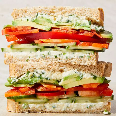 loaded-cucumber-and-avocado-sandwich Avocado Sandwich, Cucumber Avocado, Cold Lunches, Vegetarian Sandwich, Cucumber Sandwiches, Sloppy Joe, Lunch Recipes Healthy, Healthy Lunch Recipes, Easy Lunches