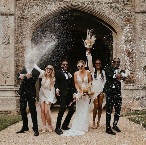 That "just married" feeling, but share it with your entire wedding party! There's no better way to celebrate your marriage with your squad than popping champagne. Plus, the matching sunglasses make them all look too cool for this modern summer wedding. Click the link for more pictures you can't forget to take with your wedding party. // Photo: La Mariée aux Pieds Nus Wedding Champagne Spray, Champagne Spray Wedding Photo, Bridesmaid And Groomsmen Pictures, Champagne Spray, Modern Luxury Wedding, Malaysia Wedding, Formal Photos, Wedding Group Photos, Wedding Party Poses