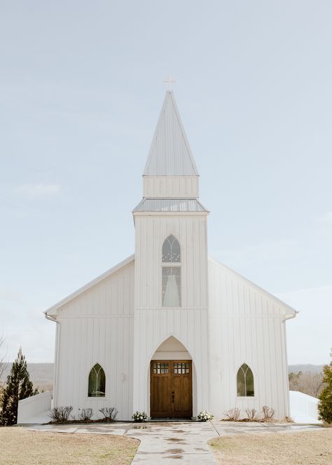 Modern Chapel Design, Patten Chapel Wedding, Wedding At Pretty Place Chapel, Small Chapel Design Architecture, Chapel Exterior, Ranch Retreat, Small White Chapel, White Chapel Wedding, Outdoor Chapel