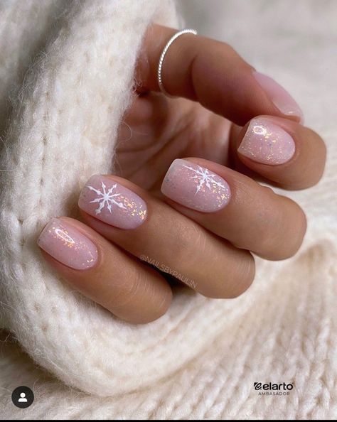 Winter Nails Snowflake Glitter, Winter Nails 2023 Trends Snowflake, Knitted Nails Winter, Pink Ice Nails, Winter Nails Light Pink, Pale Pink Winter Nails, Light Pink Snowflake Nails, Snow Flake Nails Short, Short Pink Winter Nails