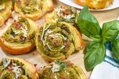 A recipe for puff pastry pinwheels with pesto, basil, and Parmesan cheese, plus a sprinkling of chili flakes. These easy cheese and pesto pinwheels require just 6 ingredients and come together in under an hour. The best puff pastry appetizer recipe! Best Pinwheel Appetizers, Appetizers With Puff Pastry, Recipe For Puff Pastry, Pesto Puff Pastry, Simple Starters, Pesto Pinwheels, Recipes Using Pesto, Recipes Using Puff Pastry, Puff Pastry Recipes Appetizers