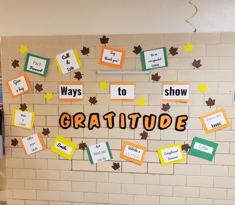 Cute Simple Bulletin Boards, Ways To Show Gratitude Bulletin Board, Gratitude Board Classroom, Gratitude Door Decorations Classroom, Generosity Bulletin Board Ideas, Gratitude Bulletin Boards For School, Grateful Bulletin Board Ideas, Grateful Bulletin Board, Respiratory Quotes