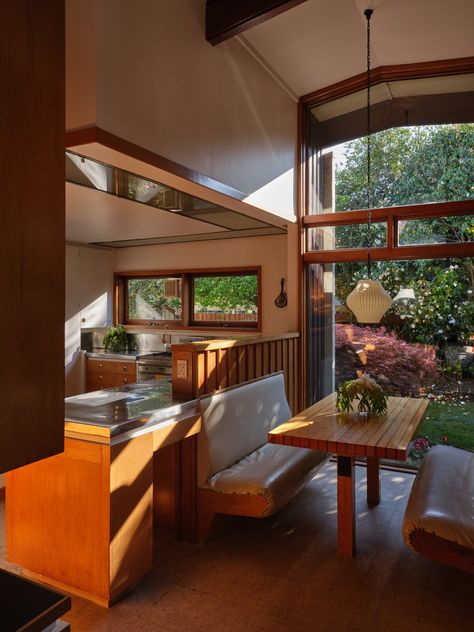 A Stellar Work of Midcentury Modern Architecture Is Up For Sale in New Zealand - Dwell Cozy Mid Century Home, Mid Century 70s Home, Cozy Mid Century Modern, Hygge House, 70s House, Sims Building, Kitchen And Dining Room, Tiny Spaces, Fantasy House