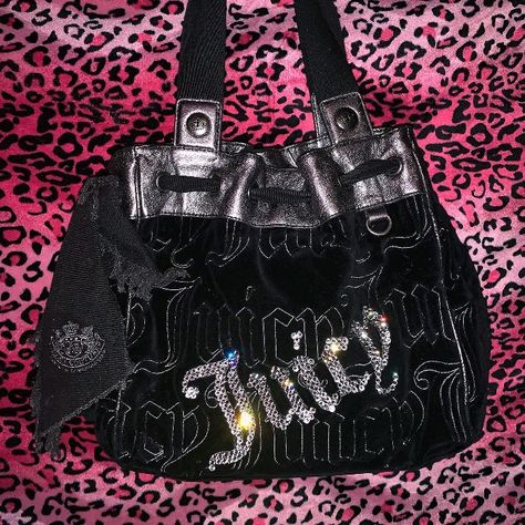 Chanel Vintage Fashion, Mcbling Summer, Trashy Y2k Aesthetic, Y2k Trashy, Mcbling Fashion, Y2k Bags, Trashy Outfits, Fashion 2000s, 2000s Clothes