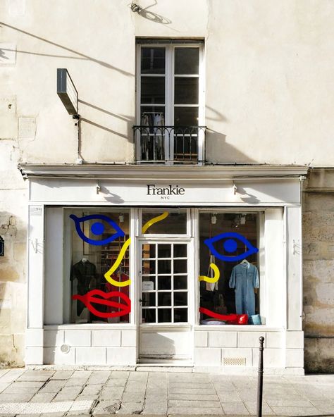 Since the cult concept store Colette closed in 2017, the hip Parisian crowd has been desperate to find a new pilgrimage place for women’s fashion. Frankie could definitely become the next go-to place to discover new trends and shop up-and-coming designers in the coming years. For now, the store is still a fairly well-kept secret. …