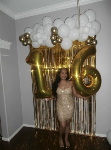 Silver And Gold Birthday, Golden Sweet Sixteen Birthday, 16th Birthday Balloons, Sweet Sixteen Gold Theme, Gold Sweet 16 Theme, Gold 16th Birthday Party, Gold And White Sweet 16, Gold Sweet 16, Black And Gold Party Decorations Birthday Sweet 16