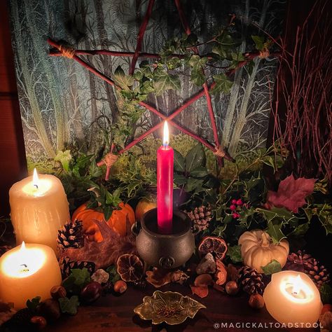 My little altar set up for Yule last year. Im sure I will do another this year as my little boy has started to take an interest. #yule #wintersolstice #yulealtar #witch #witchcraft #witchcore #witchythings #witchyvibes Yule Wands, Yule Altar Ideas, Yule Alter, Yule Witchcraft, Winter Altar, Grimoire Art, Yule 2024, Pagan Celebrations, Yule Witch