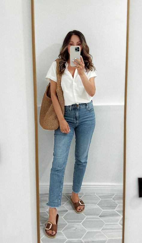 Relaxed Classic Style Fashion, Womens Essentials Wardrobe, Cute Simple Mom Outfits, Mom Spring Fashion, Boss Mom Outfits, Work Outfits Women Boutique, Buissnes Casual Outfits Summer, Spring Simple Outfits, Neutral Casual Outfits Simple