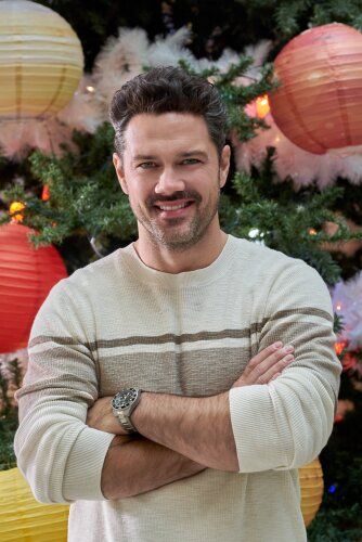 Photos from Under the Christmas Sky Ryan Peavey, Hallmark Actors, Hallmark Channel Christmas Movies, Movies Romance, Ryan Paevey, Starz Shows, Cole Hauser, Michael Ealy, Airport Photos