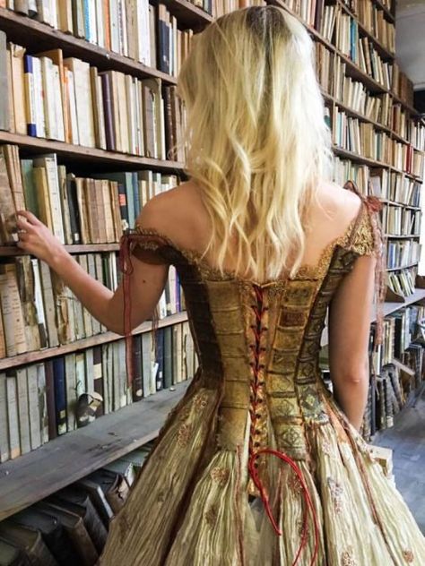 Inspired by vintage book covers and other unexpected materials, French designer Sylvie Facon creates unique evening gowns Moda Steampunk, Mode Steampunk, Book Dress, High Fashion Dresses, French Designer, Fantasy Dress, Dress Cover, Designer Gowns, Gorgeous Gowns