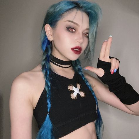 As Jinx from Arcane Alexa Wonderland, Alexa Kpop Idol, Galaxy Character, Revolution Tattoo, Alexa • Zb Label, Jinx From Arcane, Alexa Kpop, Aespa Core, Jinx Cosplay