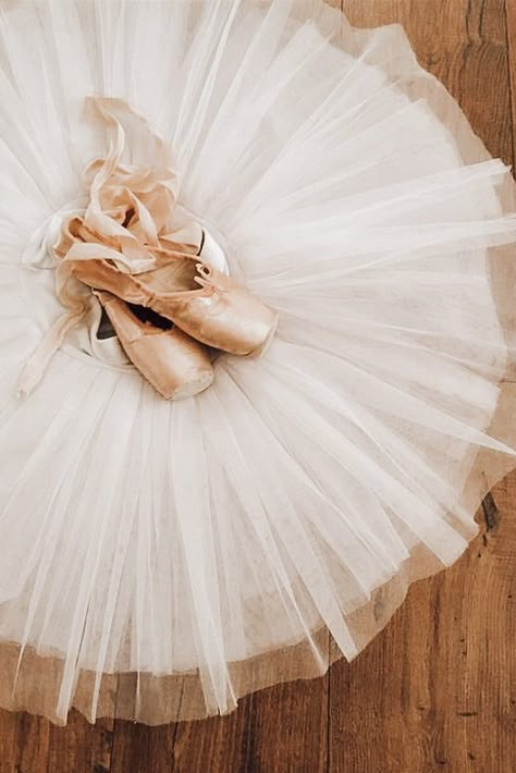 Tutu and Pointe Shoes Pointe Shoes Photography, Ballet Wallpaper, Ballet Inspired Fashion, Boho Baskets, Dance Wallpaper, Ballet Images, Baby Birthday Dress, Ballet Pointe Shoes, Ballet Pictures