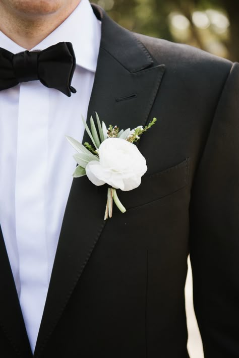 Elegant Boutonniere at End of Summer Wedding in Healdsburg | photographed by Sylvie Gil Photography | Style Me Pretty Peony Boutonniere, Boutineer Wedding, Healdsburg Wedding, Monochromatic Wedding, Classic Weddings, Button Holes Wedding, Modern Groom, Cancun Wedding, Groom Boutonniere