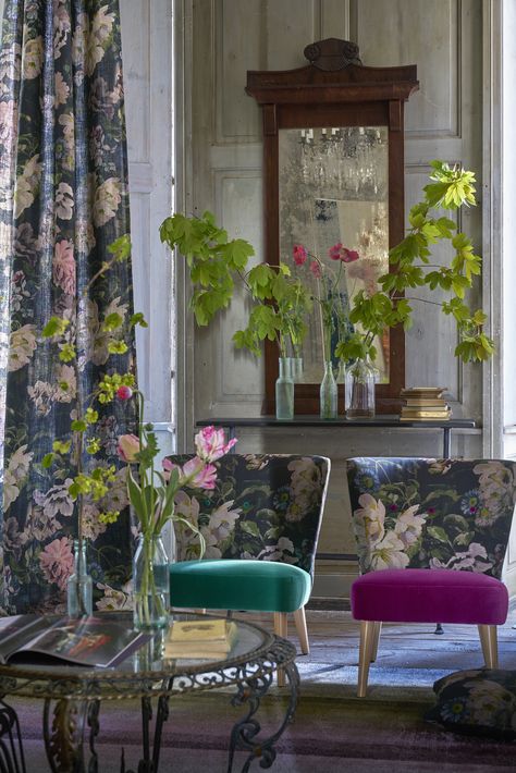 Designers Guild Delft Flower Graphite fabric Violet Decor, Jane Clayton, Cosy Corners, Tricia Guild, Deco Studio, Green Shades, Flower Fabric, Designers Guild, Beautiful Interiors