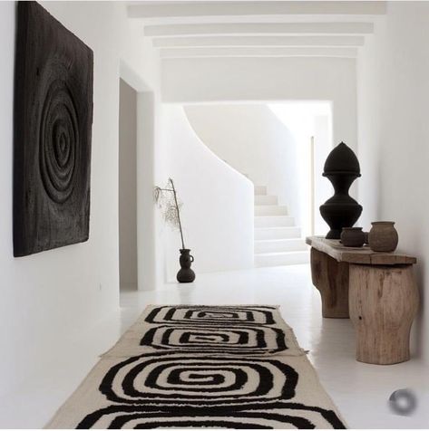 Afro Modern Decor, Afro Minimalist, House Interior Ideas, Ethnic Chic, Estilo Boho Chic, Black And White Decor, Minimalist Home Decor, African Inspired, White Decor