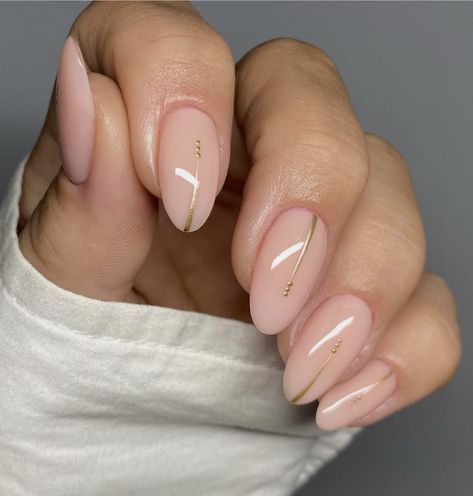 Nude Fall Nails, Gold Accent Nail, Neutral Nail Art, Dot Nail Designs, Lines And Dots, Gold Nail Designs, Long Nail Designs, Minimal Nails, Dots Nails