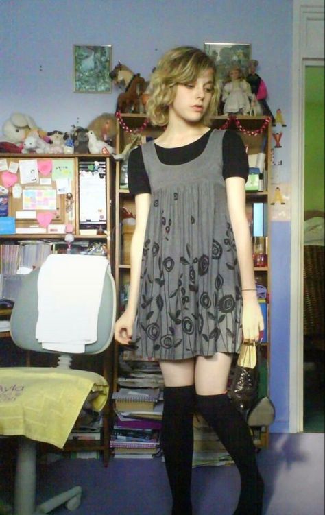 Cokewhore Outfit, Otk Socks Outfit, Jumper Dress Outfit Ideas, Layered Dress Outfit Grunge, 2010 Layered Outfits, Ceramics Outfit Aesthetic, Dark Twee Aesthetic, Haley Heynderickx Aesthetic, Tank Over Tee Outfit