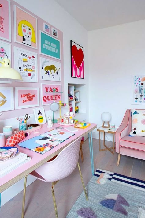 Pink Home Offices, Study Room Design, Pink Desk, Maximalist Home, Dekorasi Kamar Tidur, Pink Chair, Office Inspo, Preppy Room, Study Rooms