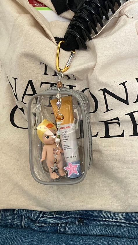 Inside My Bag, Sonny Angels, Handbag Essentials, What In My Bag, Sonny Angel, Bag Charms, In My Bag, Cute Little Things, Essential Bag