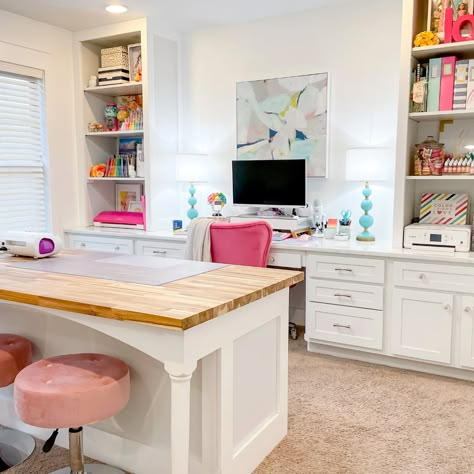 Craft Room - Project Idea - Scrapbook.com Small Workout Room Ideas, Small Gym Room Ideas, Small Gym Room, Small Workout Room, Home Office Shelving, Workout Room Ideas, Gym Room Ideas, Workout Room Ideas Home, Office Craft Room Combo