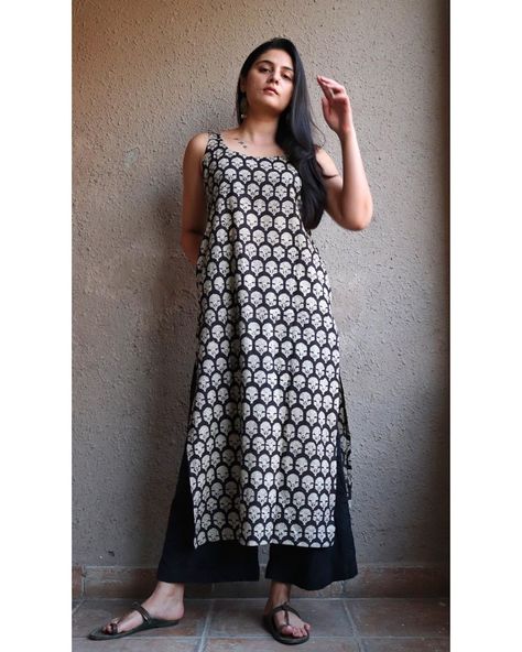 Sleeveless Kurti Designs, Sleeveless Kurti, Keep Me Stylish, Indian Ethnic Fashion, Kurtis Design, Stylish Kurtis, Simple Kurta, Vaishno Devi, Stylish Kurtis Design