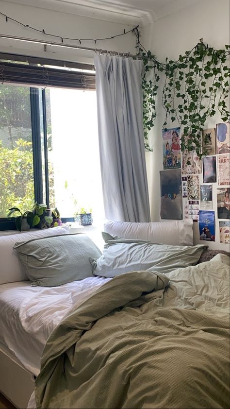 Bed Under Window Aesthetic, Bed Under Window, Window Aesthetic, Cosy Room, Room Aesthetics, Future Room, Pretty Bedroom, Redecorate Bedroom, Cozy Room Decor