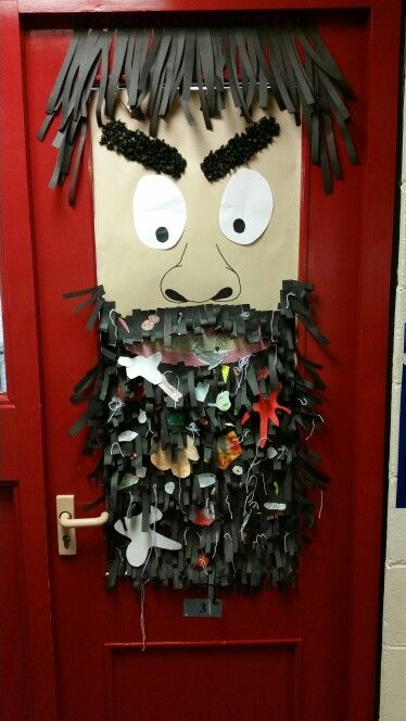 Mr Twit beard. Could use bin bags and wool for the beard and get the kids to draw disgusting things to put in it. Book Week Door, Roahl Dahl, Roald Dalh, Roald Dahl Party, Roald Dahl Activities, Ronald Dahl, Display Boards For School, James And Giant Peach, Roald Dahl Day