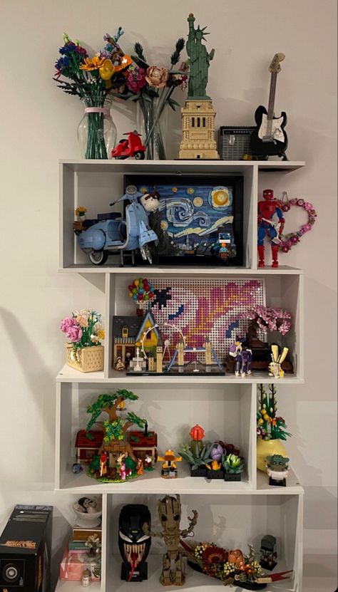 Lego Wall Display Ideas, Collectable Display Ideas, Lego Display Ideas Shelves, Lego Setup, Lego Shelf Display, Lego Display Shelves, Lego Shelf, Lego Display Ideas, Lego Room Decor