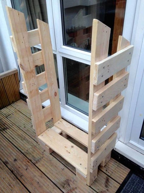 Log Store Ideas, Wood Storage Garage, Pallet Sheds, Pallet Cabin, Glass Carving, Pallet Garden Benches, Pallet Kids, Pallet Playhouse, Repurpose Pallets