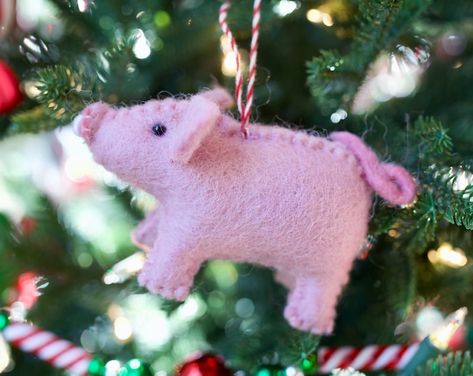 Christmas Tree Ornaments Felt, Pig Ornaments, Personalised Xmas Gifts, Dinosaur Ornament, Pig Crafts, Pig Christmas, Handmade Fair, Handmade Christmas Tree, Cute Christmas Tree