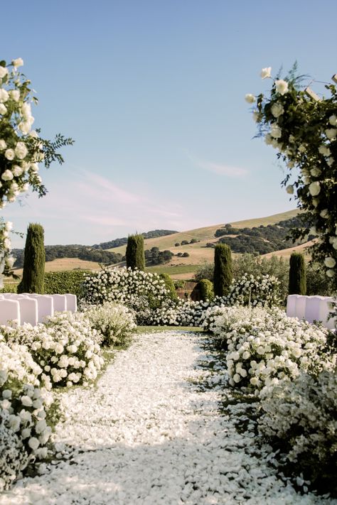 Destination Wedding Planner Andrea Eppolito designed a luxe wedding with white roses at Viansa Winery in Sonoma, CA for NFL Player Johnathan Hankins and his wife, Mahsa Zare. Photo by Rene Zadori. Wedding On Vineyard, Grand Ivory Wedding, Italian Classic Wedding, Wedding Venues Vineyard, Winery Wedding Aesthetic, Viansa Sonoma Wedding, Italian Winery Wedding, Dream Wedding Places, Greece Wedding Aesthetic