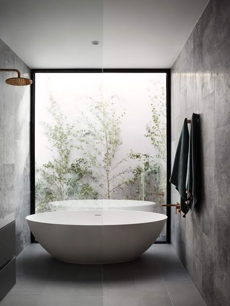 Bad Inspiration, Standing Bath, 아파트 인테리어, Bathroom Inspo, Free Standing Bath, Bath Tub, Modern Bathroom Design, Bathroom Renovations, Modern Interior Design