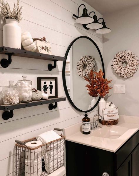 28 Fantastic Ideas To Cozy Your Home With Farmhouse Fall Decor Guest Bathroom Accessories Ideas, Guest Bathroom Ideas Decor, Drømme Bad, Makeover Kamar Mandi, Farmhouse Bathroom Mirrors, Diy Farmhouse Decoration, Farmhouse Bathroom Decor Ideas, Fall Bathroom, Interior Design Minimalist