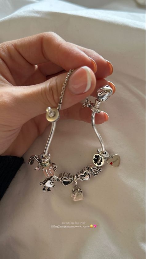 Pandora Moments Bracelet Ideas, Pandora Jewelry Aesthetic, Pandora Charm Bracelet Aesthetic, Pandora Bracelet Aesthetic, Pandora Aesthetic, Pandora Silver Bracelet, Charm Bracelet Pandora, Pandora Bracelet Charms Ideas, Xoxo Jewelry