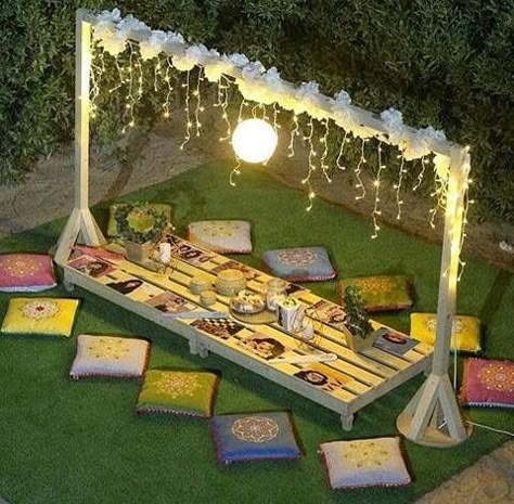 Picnic Party Decorations, Rooftop Restaurant Design, Outdoor Restaurant Design, Terrace Decor, Garden Party Decorations, Picnic Decorations, Party Setup, Outdoor Restaurant, Picnic Party