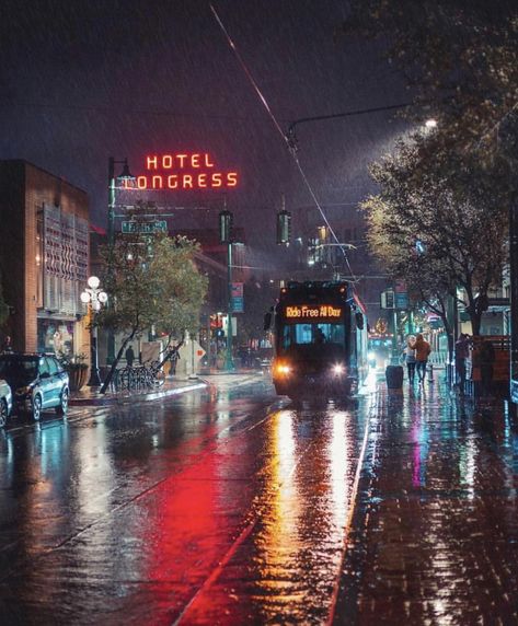 Along the Sun Link streetcar corridor, running from the University of Arizona campus to the Mercado San Agustin, you can experience all kinds of great dining, shopping, and fun things to do! [photo: @rycardo_bia on IG] Tucson Aesthetic, Tucson Arizona Aesthetic, U Of Arizona, University Of Arizona Tucson, University Of Arizona Campus, Downtown Tucson, Arizona Aesthetic, Band Aesthetic, Public Transit