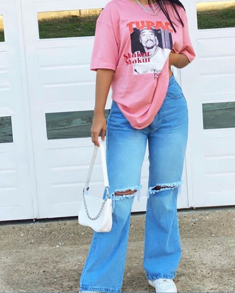 Outfit inspo 
Streetwear girl 
Outfit street aesthetic 
Aesthetic girl 
T shirt Tupac Oversized Tshirt Bell Bottoms, Worship Concert Outfit, Worship Concert, Bottom Jeans Outfit, Bell Bottom Jeans Outfit, Baggy Shirt, Mid Size Fashion, Bottom Jeans, Goth Aesthetic