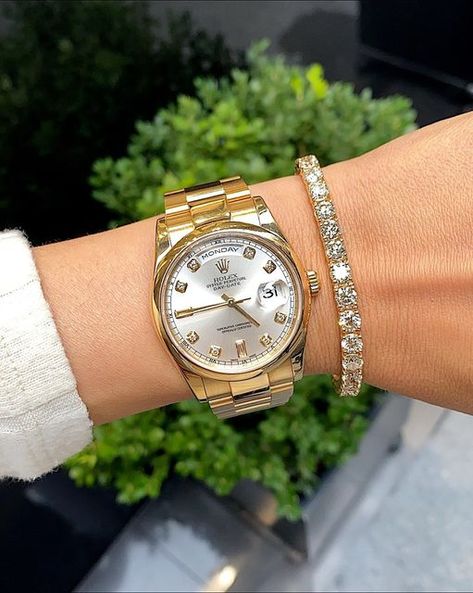 Diamond Tennis Bracelet Stack, Gold Rolex Women, Classy Jewellery, Rolex Watches Women, Rolex Women, Healthy School, 60s And 70s Fashion, Rolex Date, Gold Rolex