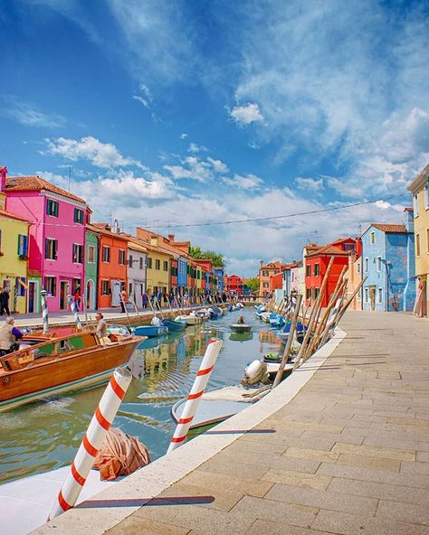 Beautiful rainbow 🌈 colors of Burano! #alluring_venice #veneziacityitaly #italy #ig_italia #italiainunoscatto #italia_dev #super_italy… Travelling World, Venice Italy Beaches, Venice Italy Gondola, Burano Island, Monument Architecture, Venice Italy Photography, Burano Italy, Italy Beach, Travel In France